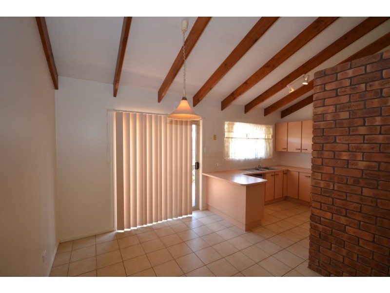 8 Pecton Place, Avenell Heights QLD 4670