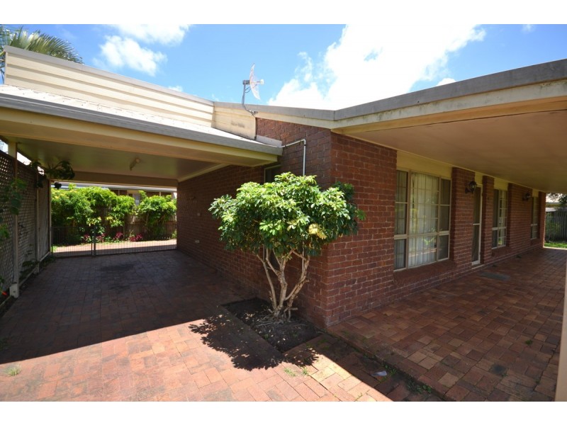 8 Pecton Place, Avenell Heights QLD 4670