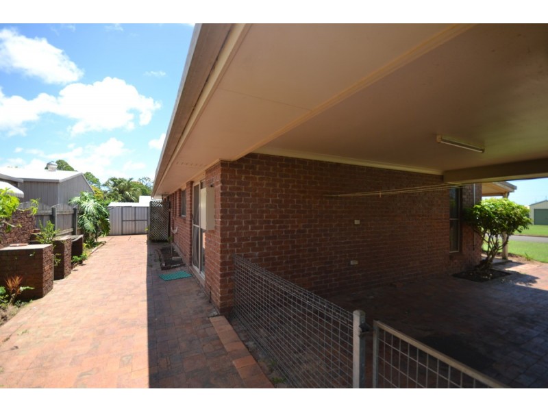 8 Pecton Place, Avenell Heights QLD 4670