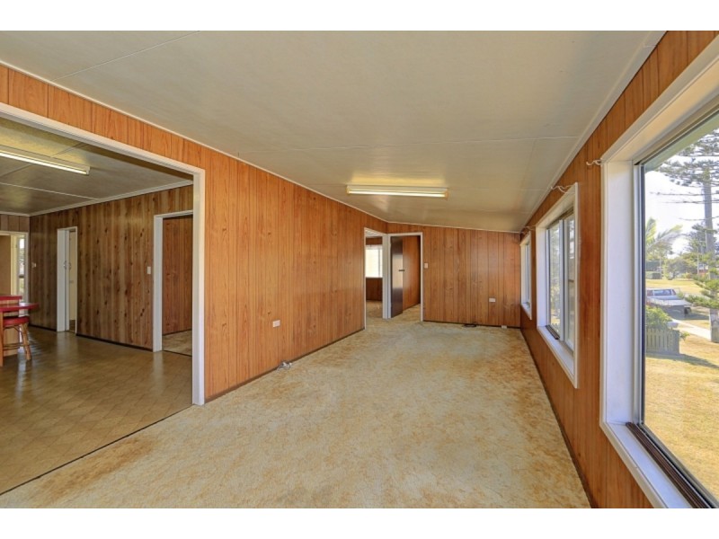 26 Bathurst Street, Elliott Heads QLD 4670