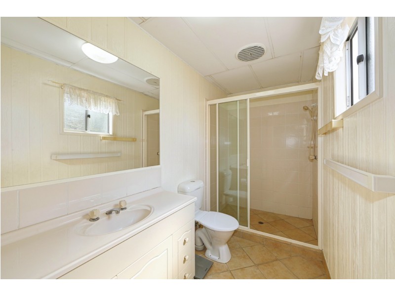 24 Jenalyn Crescent, Avoca QLD 4670