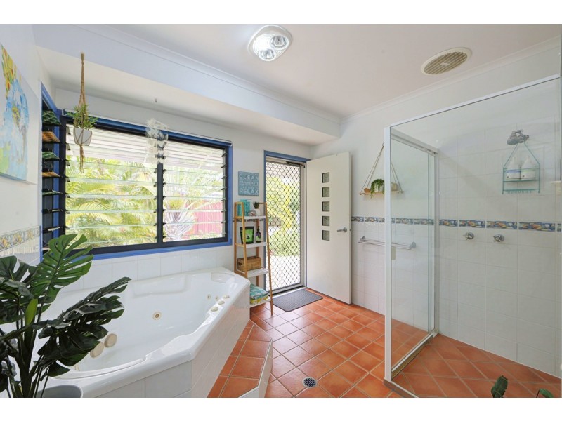 3 Sovereign Crt, Moore Park Beach QLD 4670