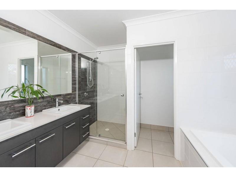26 Mokera Street, Coral Cove QLD 4670