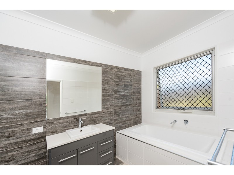 26 Mokera Street, Coral Cove QLD 4670