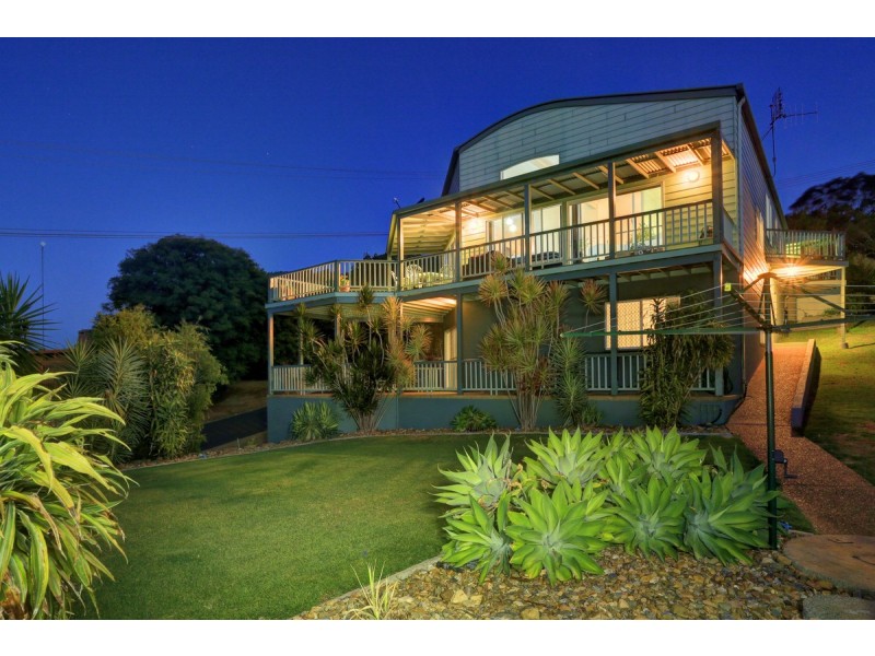1 Hilltop Avenue, Qunaba QLD 4670
