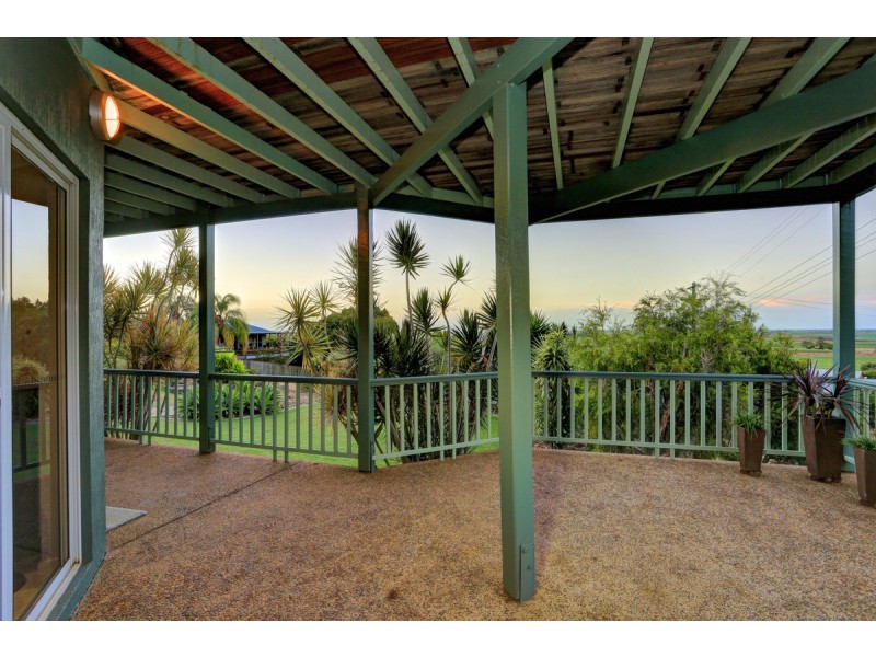 1 Hilltop Avenue, Qunaba QLD 4670