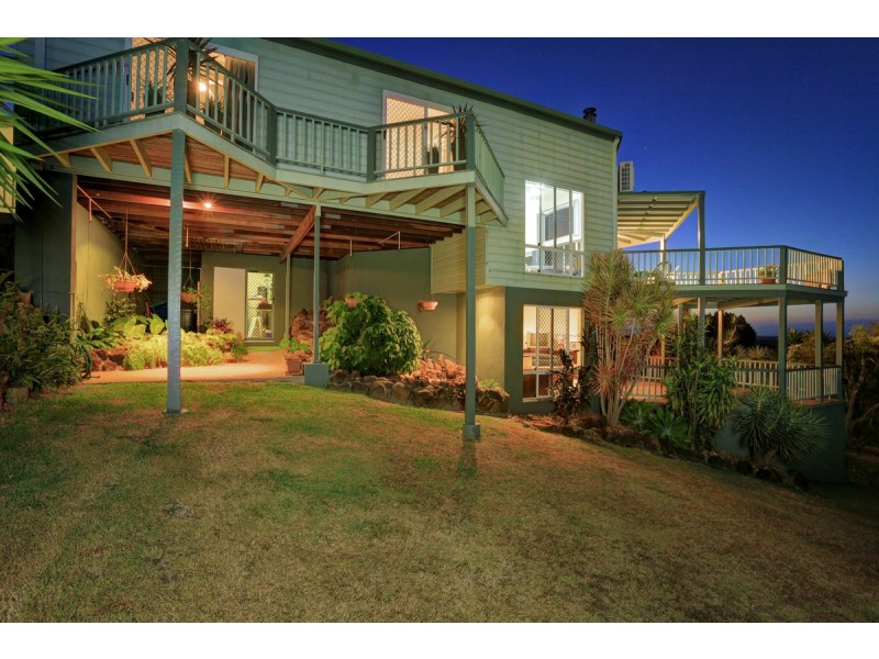 1 Hilltop Avenue, Qunaba QLD 4670