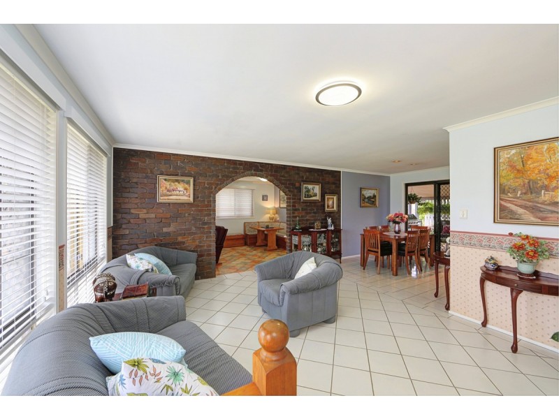 6 Cooper Court, Avenell Heights QLD 4670