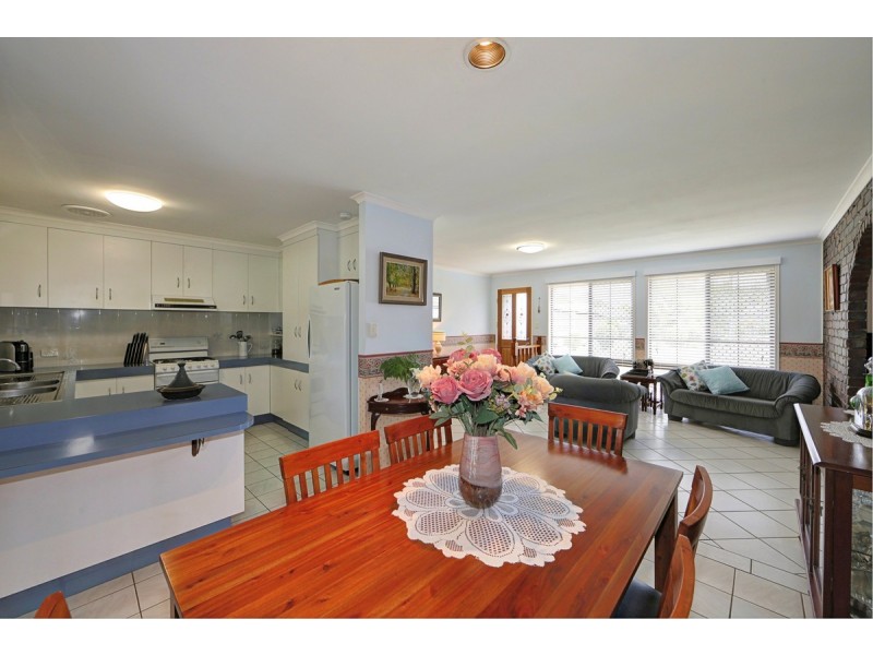 6 Cooper Court, Avenell Heights QLD 4670