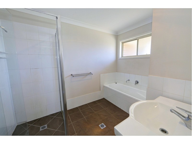 5 Earl Court, Moore Park Beach QLD 4670