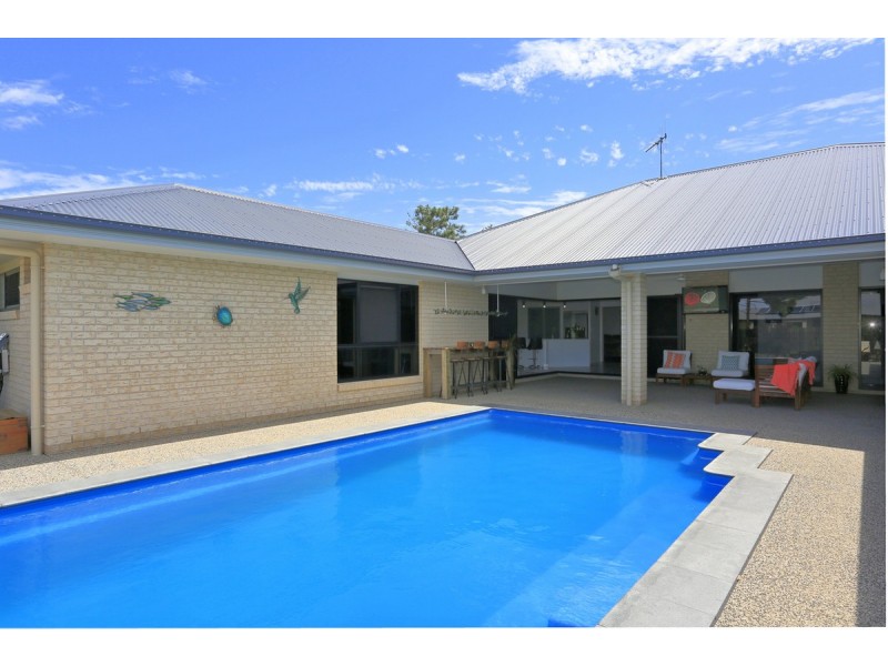 4 Southwood Court, Branyan QLD 4670