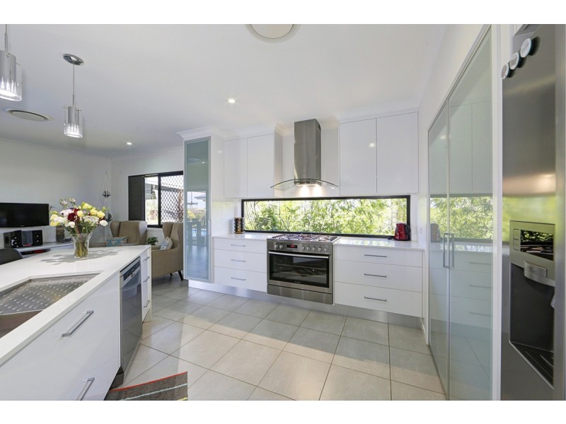 4 Southwood Court, Branyan QLD 4670