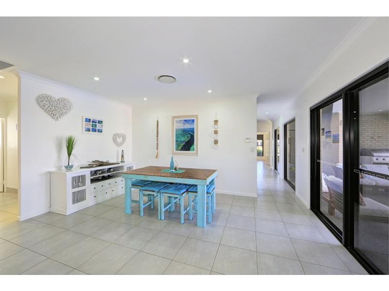 4 Southwood Court, Branyan QLD 4670