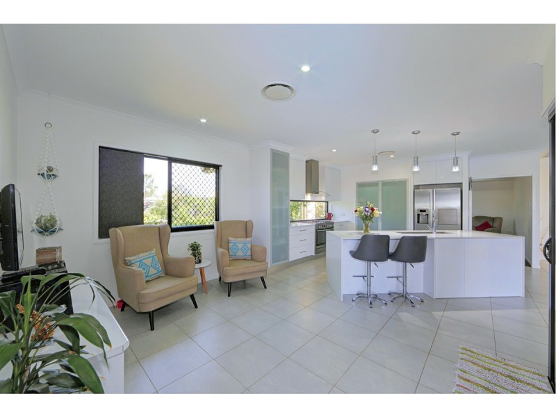 4 Southwood Court, Branyan QLD 4670