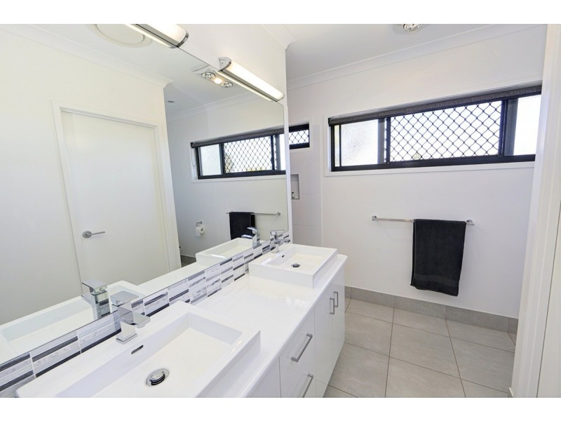 4 Southwood Court, Branyan QLD 4670
