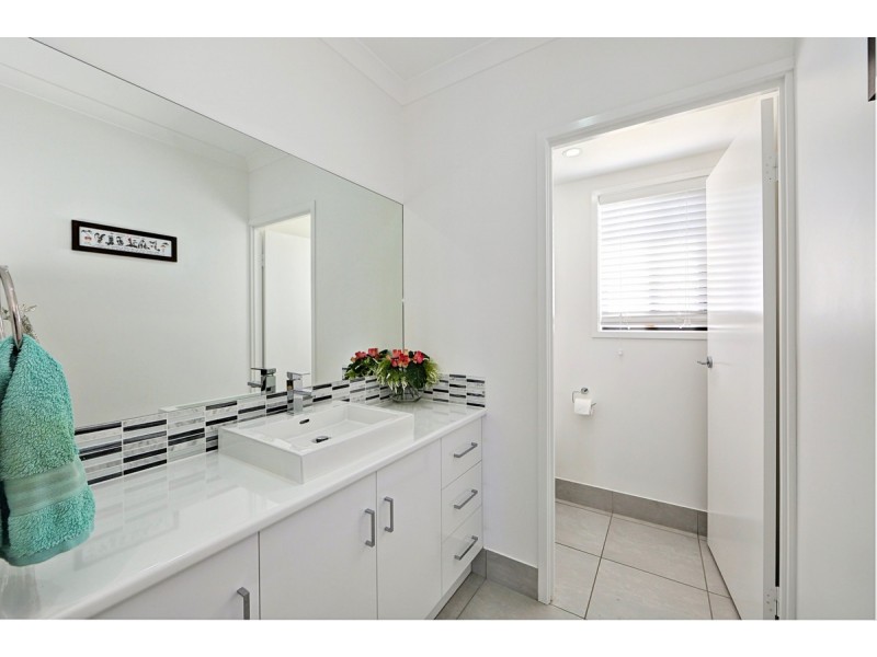 4 Southwood Court, Branyan QLD 4670