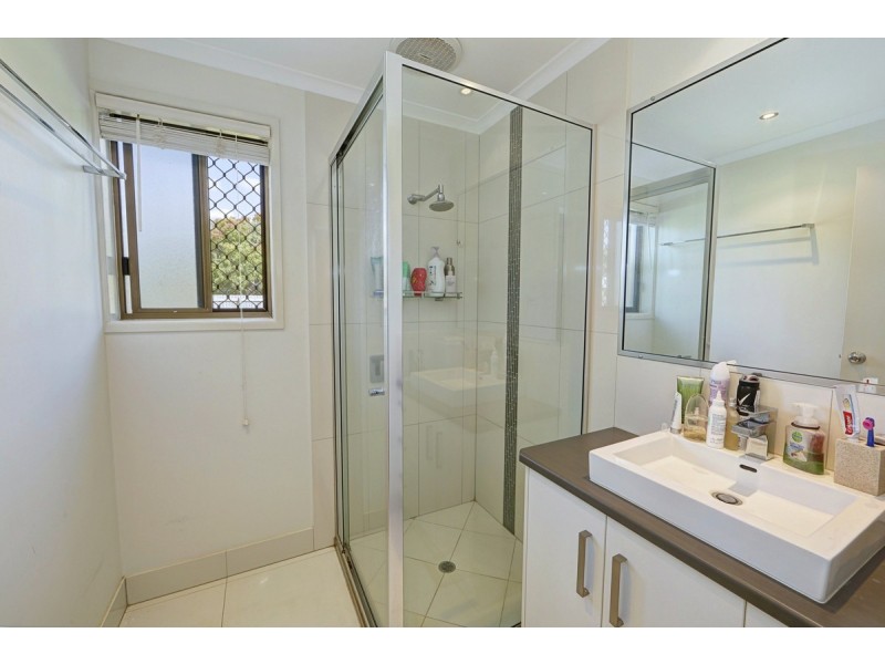 2/49 Greathead Road, Kepnock QLD 4670