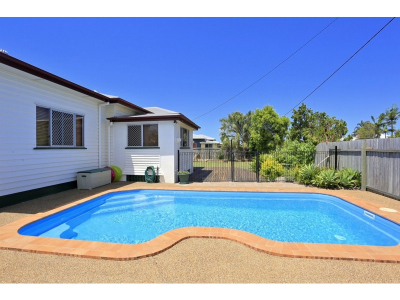 1 Bertram Street, Walkervale QLD 4670