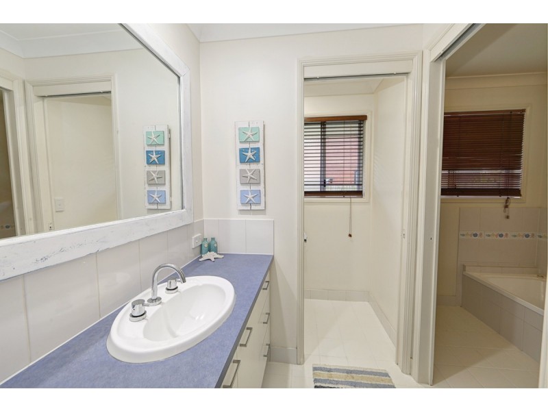 9 Sandpiper Grove, Moore Park Beach QLD 4670