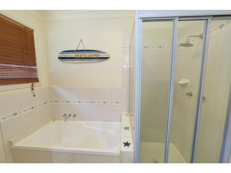 9 Sandpiper Grove, Moore Park Beach QLD 4670