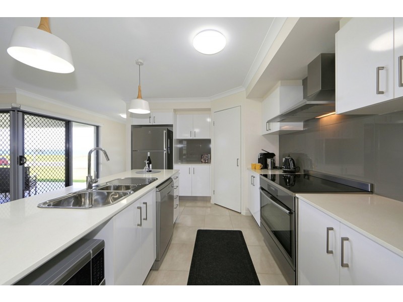 25 Sea Esplanade, Elliott Heads QLD 4670
