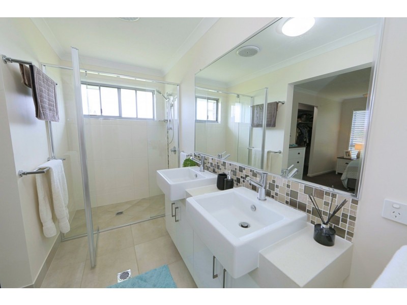 25 Sea Esplanade, Elliott Heads QLD 4670