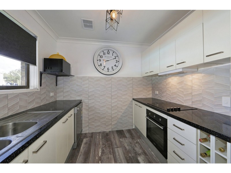 36 Pecton Place, Avenell Heights QLD 4670