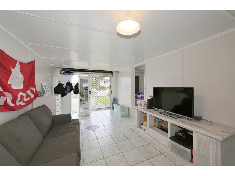 12 Lloyd Street, Walkervale QLD 4670