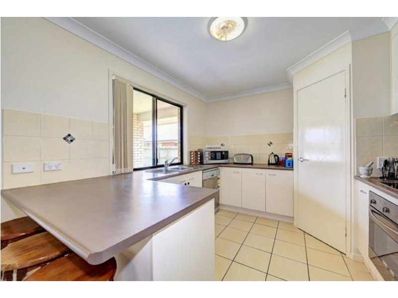 6 Toppers Drive, Coral Cove QLD 4670