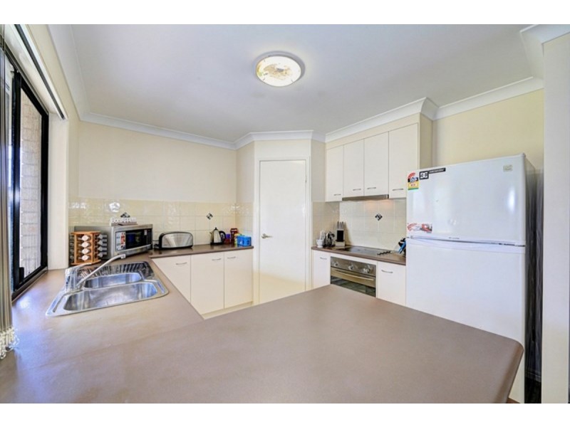 6 Toppers Drive, Coral Cove QLD 4670