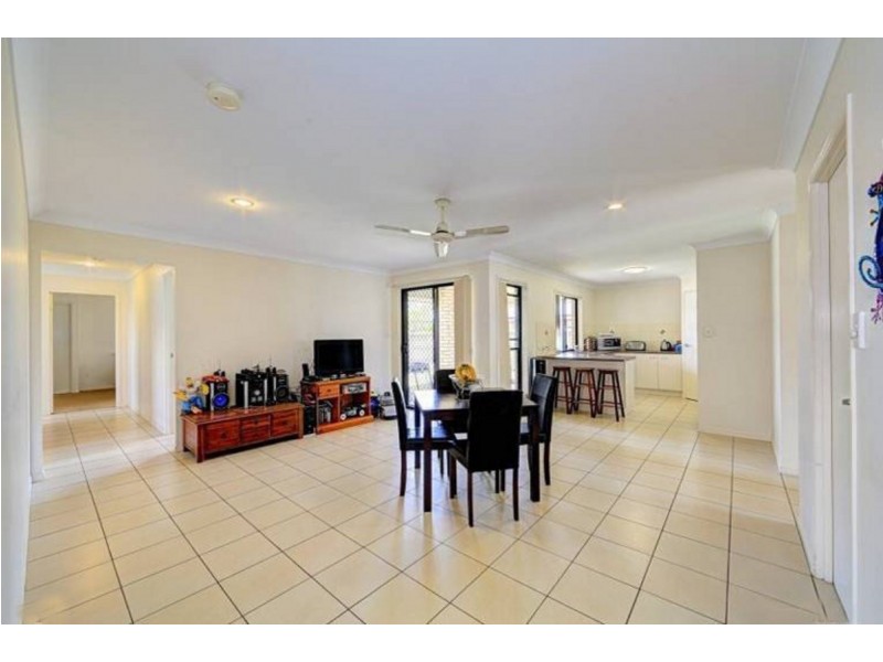 6 Toppers Drive, Coral Cove QLD 4670