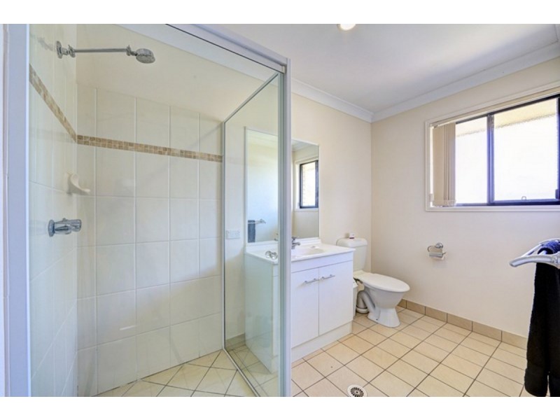 6 Toppers Drive, Coral Cove QLD 4670