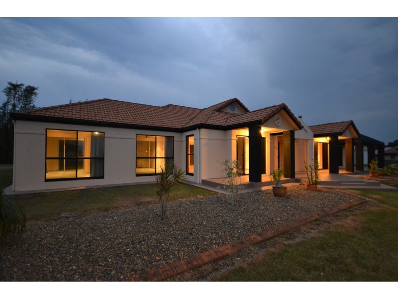 10 Tarni Street, Coral Cove QLD 4670