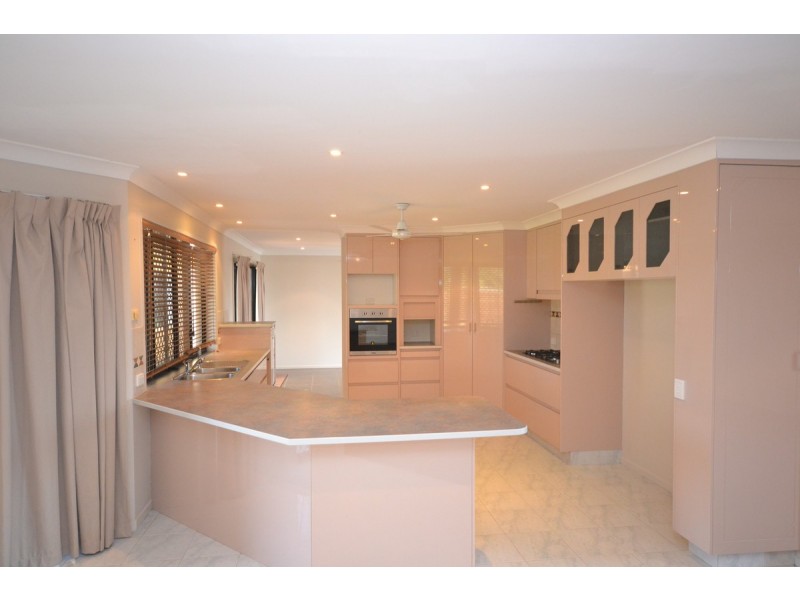10 Tarni Street, Coral Cove QLD 4670