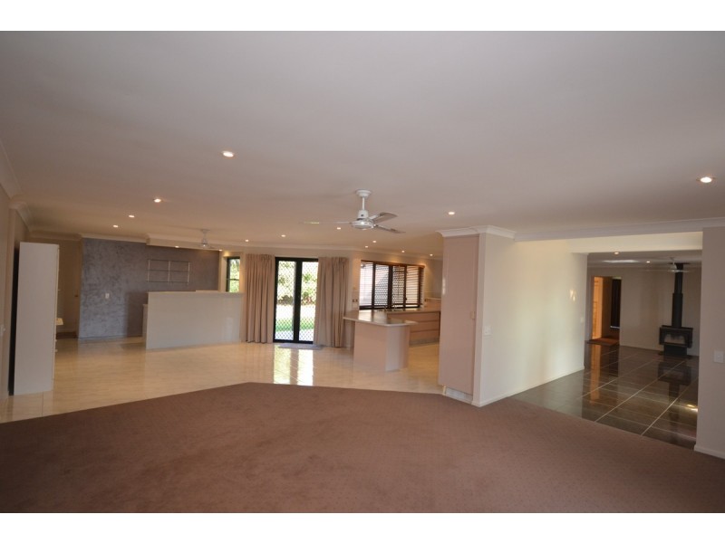 10 Tarni Street, Coral Cove QLD 4670