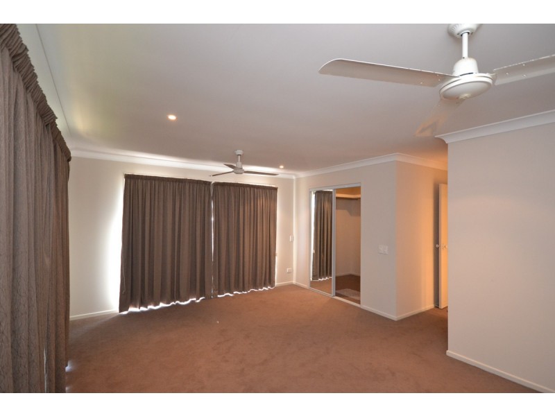 10 Tarni Street, Coral Cove QLD 4670