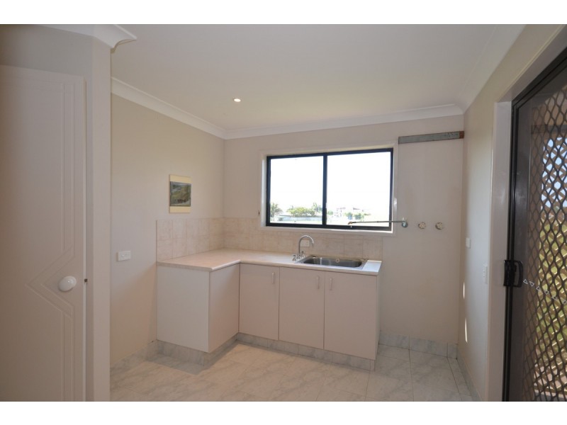 10 Tarni Street, Coral Cove QLD 4670