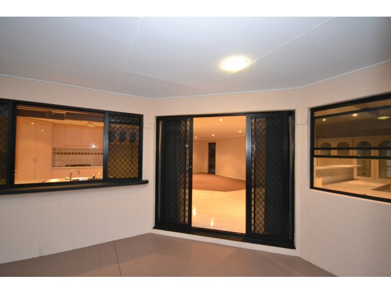 10 Tarni Street, Coral Cove QLD 4670
