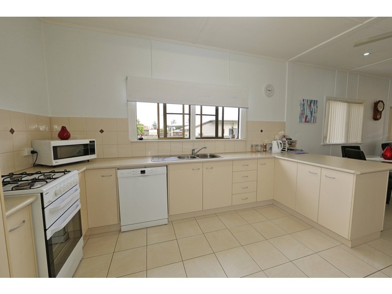4 Nott Street, Walkervale QLD 4670