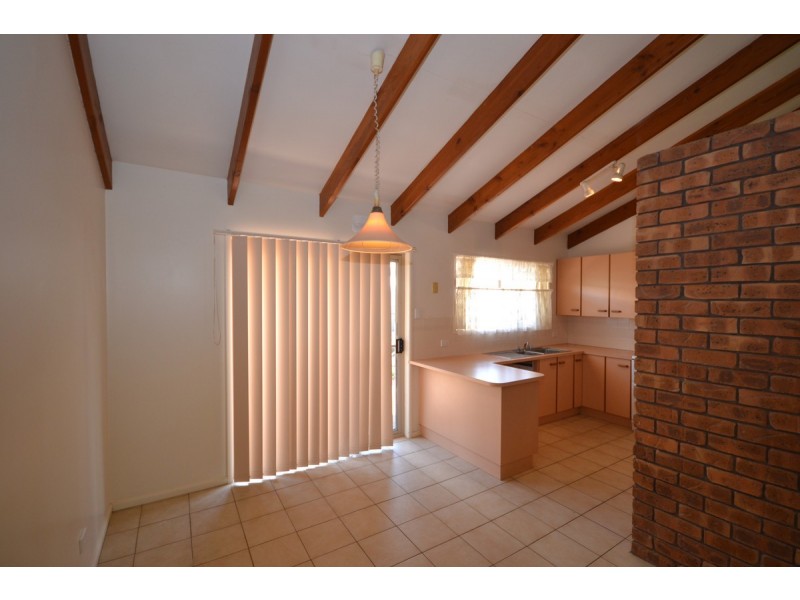 8 Pecton Place, Avenell Heights QLD 4670