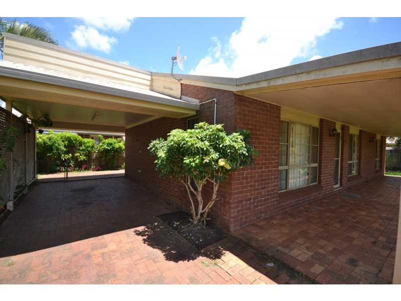 8 Pecton Place, Avenell Heights QLD 4670