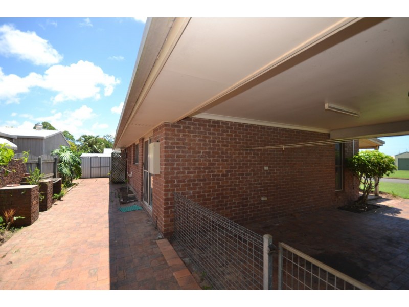 8 Pecton Place, Avenell Heights QLD 4670