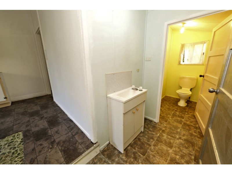 7 McCracken Street, Walkervale QLD 4670