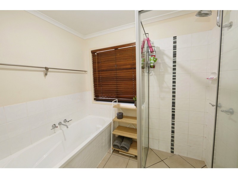 2/12 Cauchi Court, Avoca QLD 4670