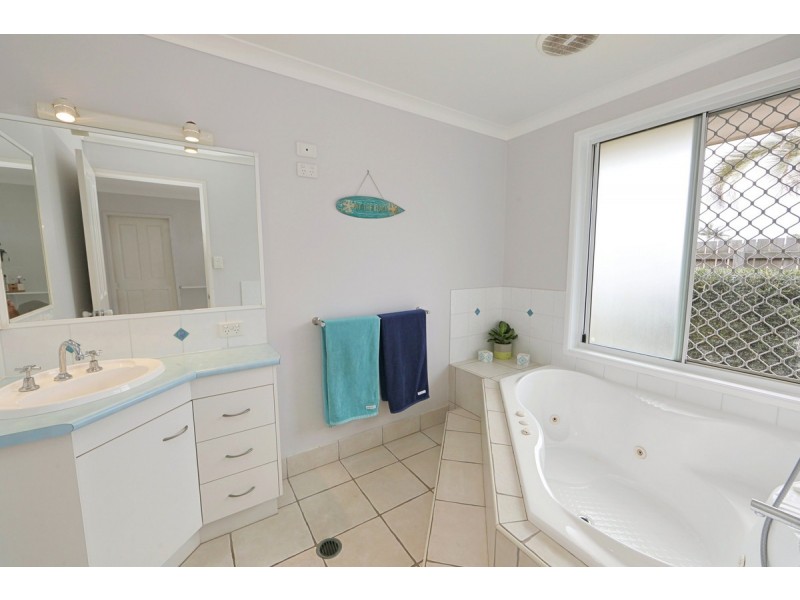 131 Barolin Esplanade, Coral Cove QLD 4670