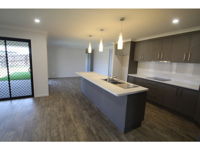 5 Venezia Court, Ashfield QLD 4670