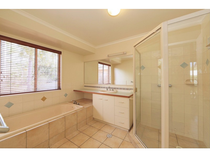 7 Cockatoo Crescent, Gooburrum QLD 4670