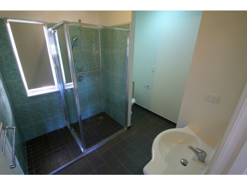 21 Avenell Street, Avenell Heights QLD 4670