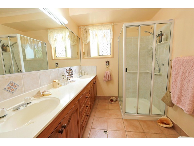 4 Pinto Avenue, Branyan QLD 4670