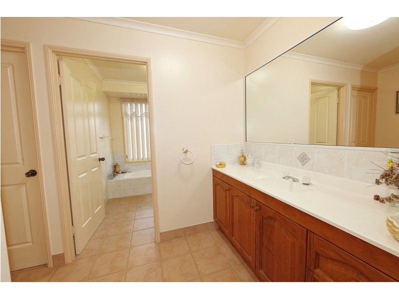 4 Pinto Avenue, Branyan QLD 4670